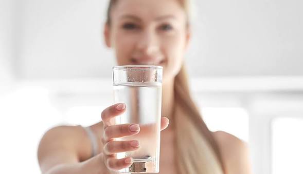 Wasserglas und ergänzende Nährstoffe für die Gelenke